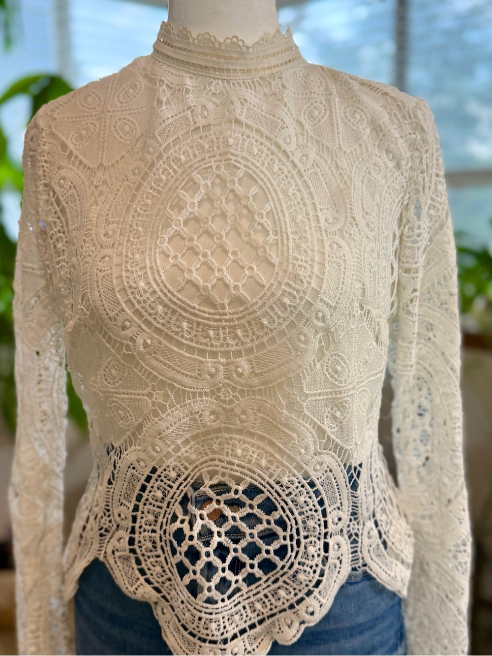 Ivory Crochet Lace Blouse Small High Neck Bell Sleeve Scalloped Boho Romantic - Picture 2 of 7